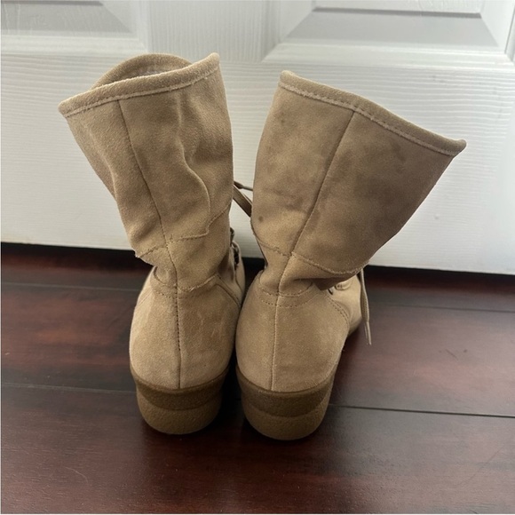 Size 7 Hush Puppies Women's Tan Suede Sherpa Lined Lace Up Wedge Heel Bootie - Picture 3 of 9